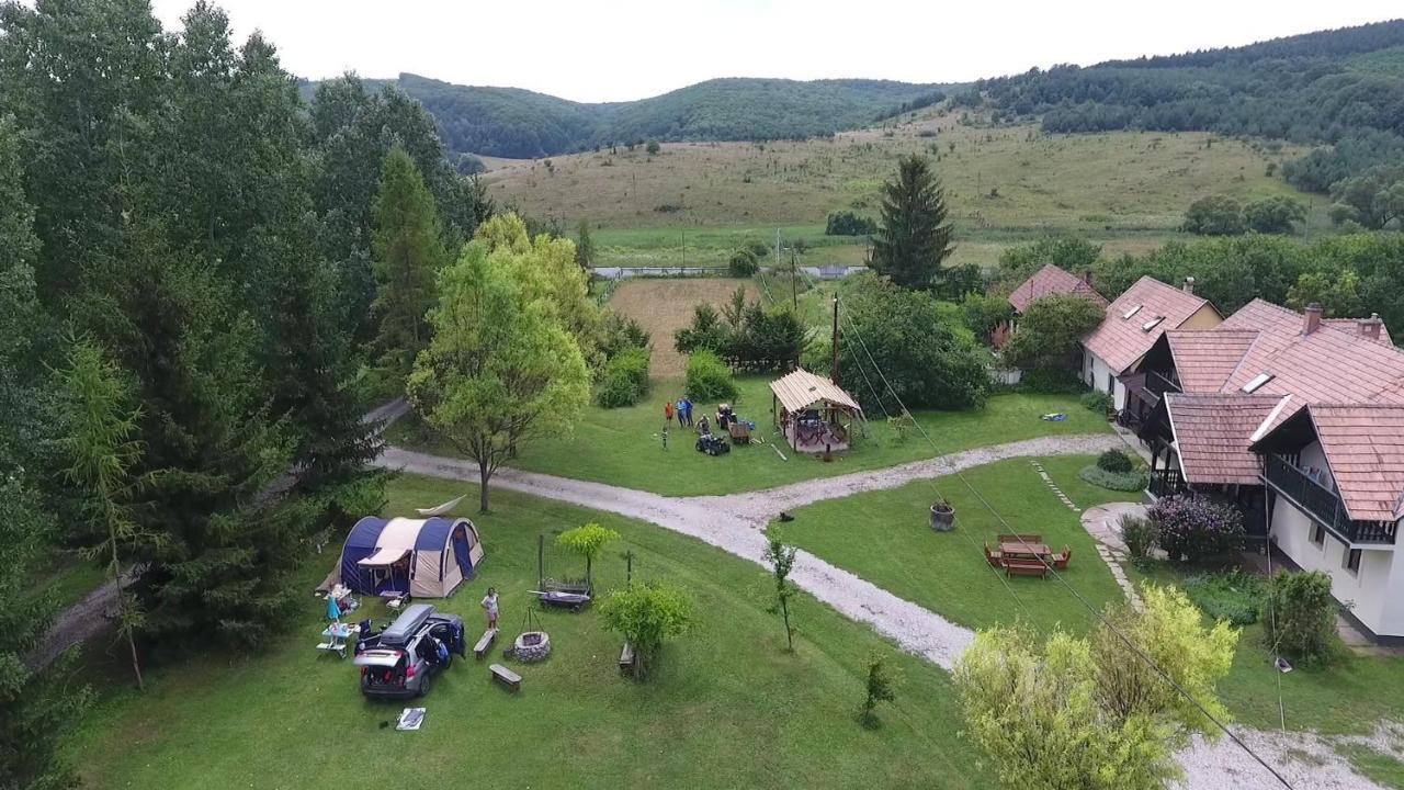 Panzio-Kemping Bekoelce Bekolce Zewnętrze zdjęcie